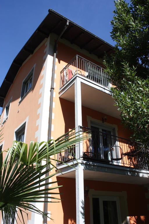 Villa Banana Канобио Екстериор снимка