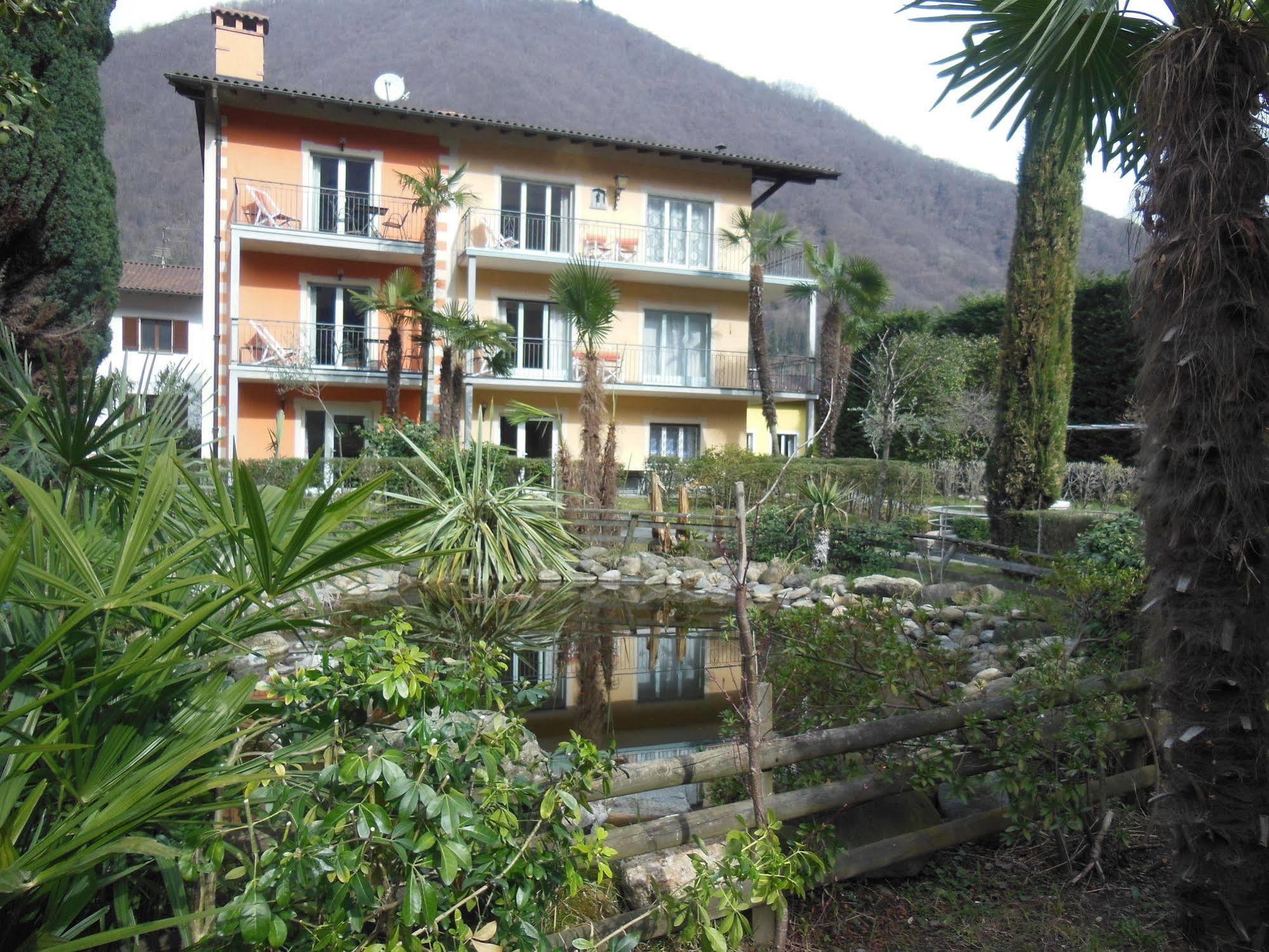 Villa Banana Канобио Екстериор снимка